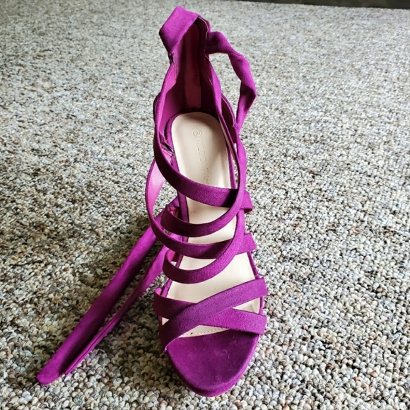 Heels - Picture 2 of 6
